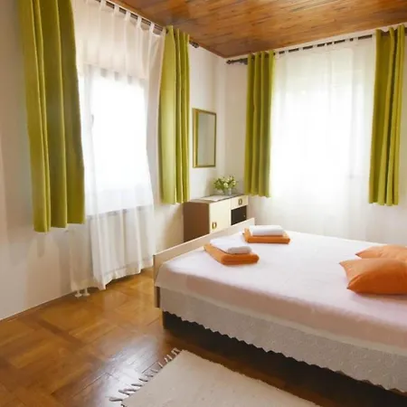 Apartment In With Terrace, Air Conditioning, Wi-fi Savudrija