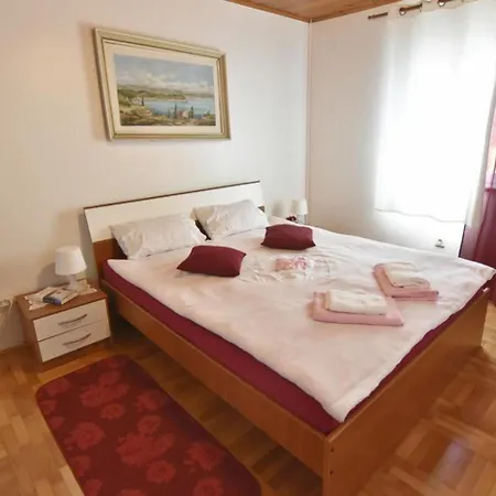 In With Terrace, Air Conditioning, Wi-fi Apartment *