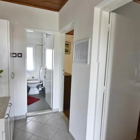 Apartment In With Terrace, Air Conditioning, Wi-fi